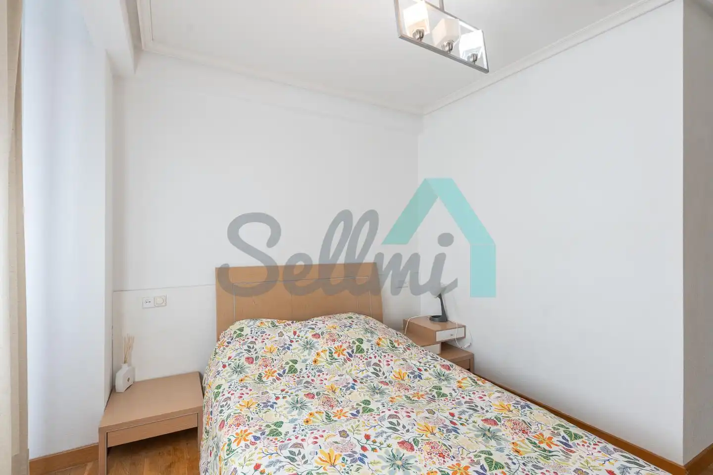 Bedroom of Flat for rent in Oviedo   with Heating, Parquet flooring and Furnished