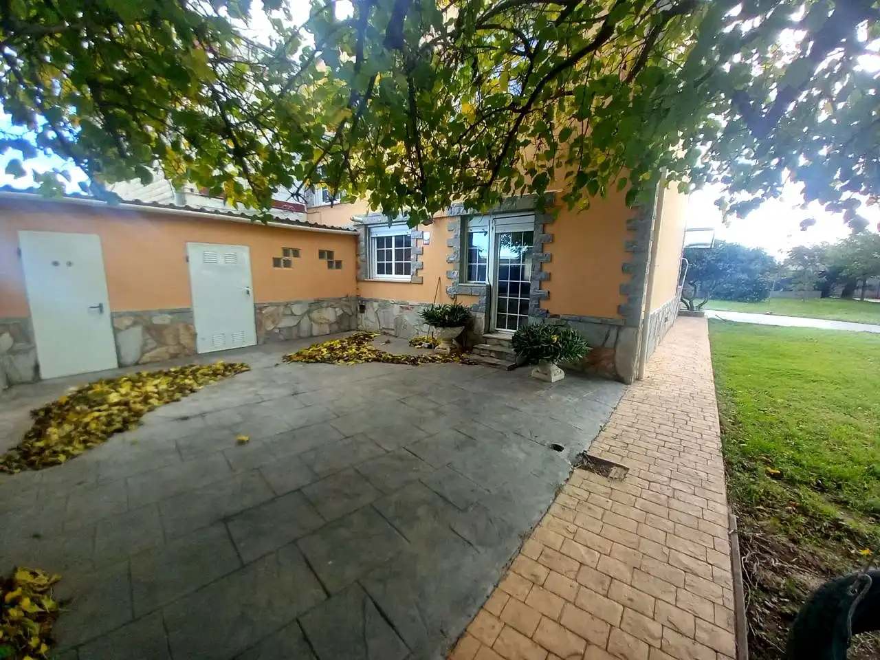 Vista exterior de Casa o xalet en venda en Zaragoza amb Aire condicionat, Calefacció i Jardí privat