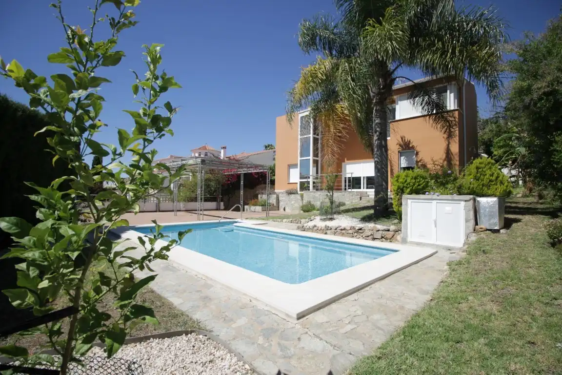 Swimming pool of Houses for sale in Vélez-Málaga  with Air Conditioner, Heating and Private garden