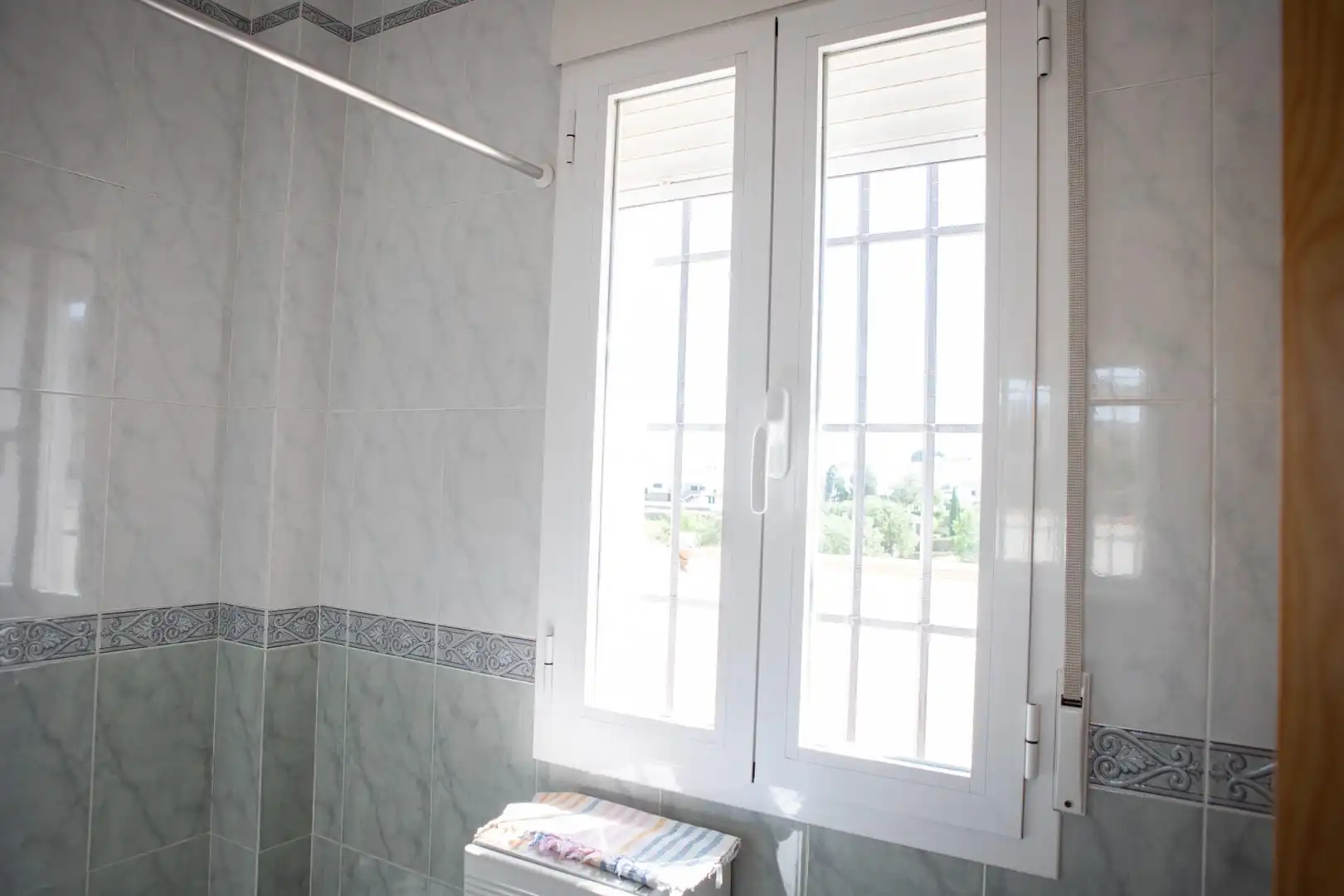 Baño de Casa o chalet en venta en Villanueva del Rosario con Aire acondicionado, Calefacción y Jardín privado
