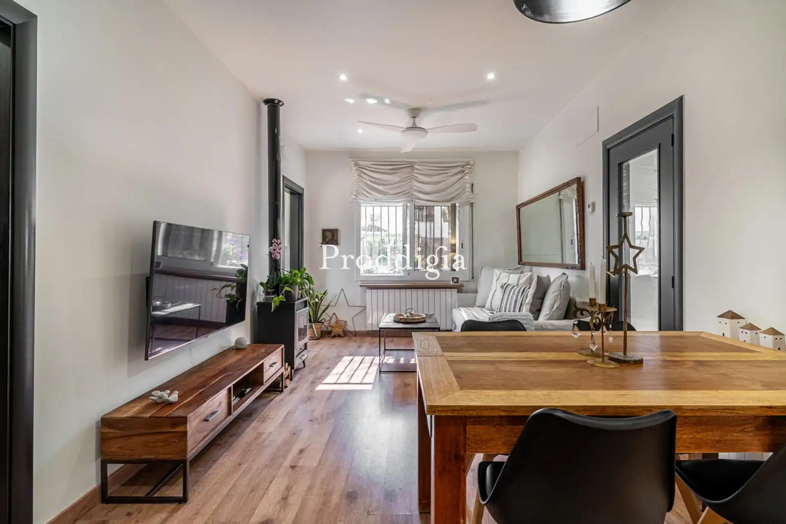 Living room of Houses for sale in Cerdanyola del Vallès  with Air Conditioner, Heating and Terrace