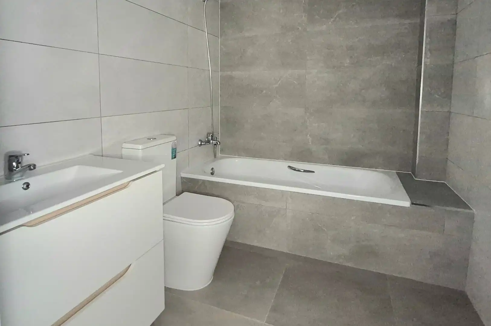 Baño de Piso en venta en Elda con Terraza y Balcón
