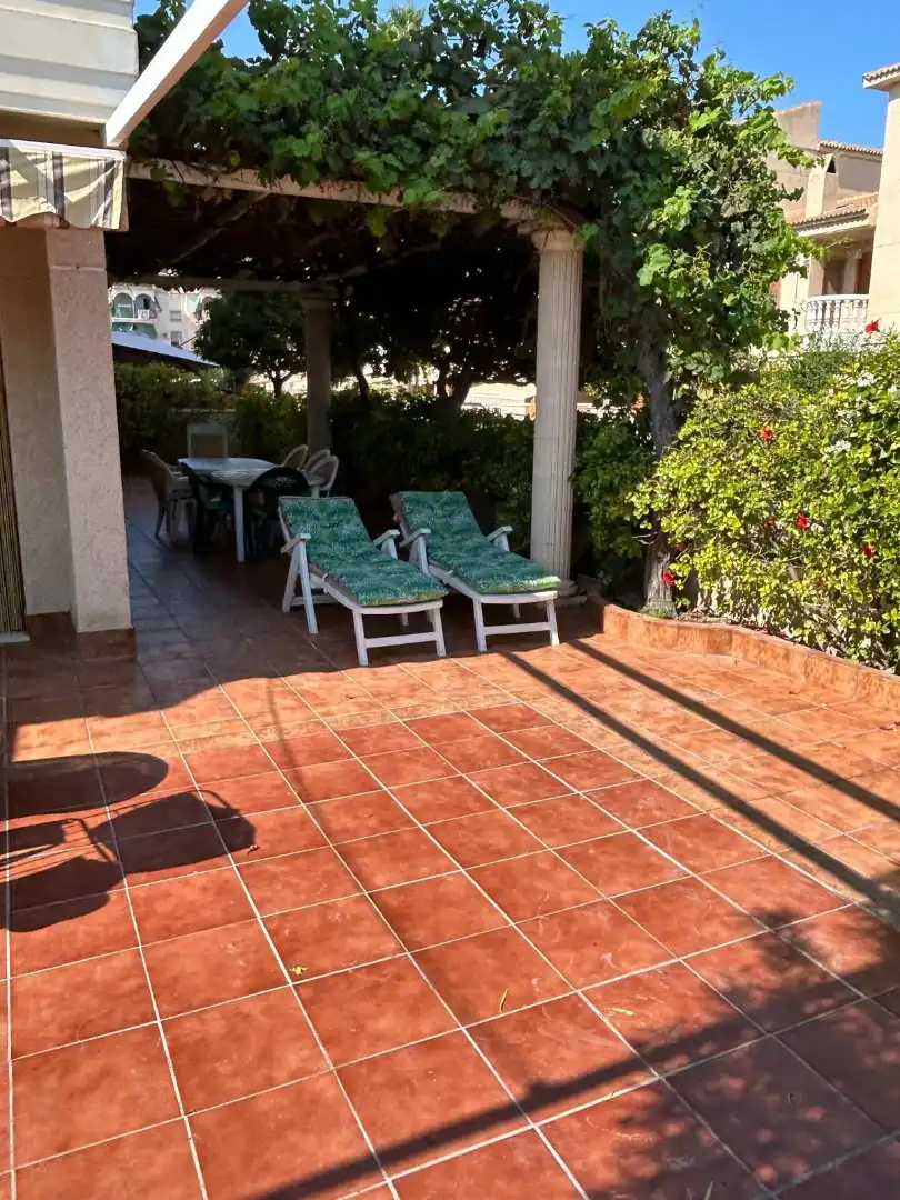 Terrasse von Einfamilien-Reihenhaus zur Miete in Santa Pola mit Möbliert und Haustiere erlaubt