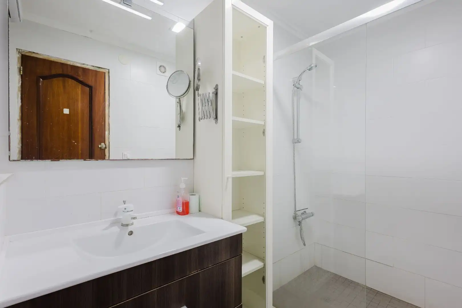 Baño de Apartamento en venta en Torrevieja con Aire acondicionado, Terraza y Piscina comunitaria
