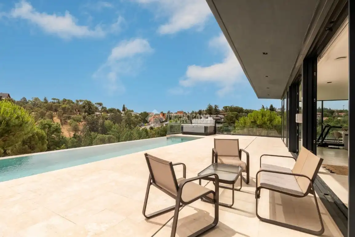 Terrassa de Casa o xalet en venda en Torrelodones amb Aire condicionat, Calefacció i Jardí privat