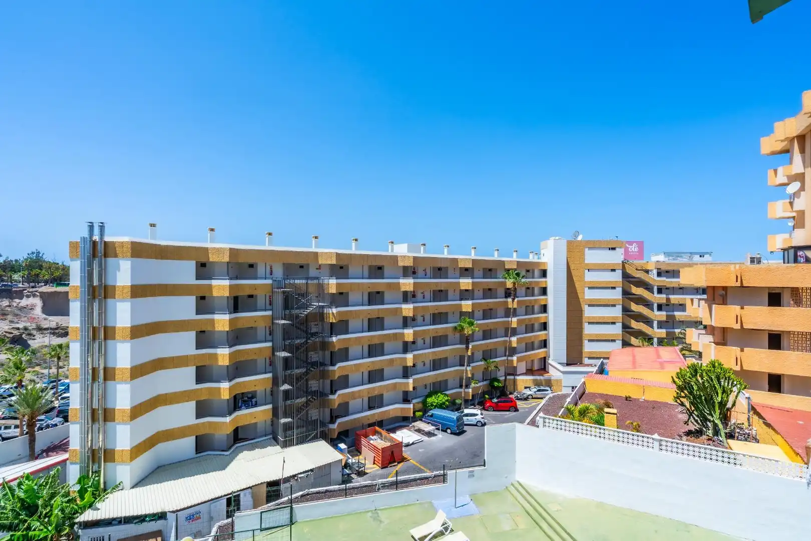 Vista exterior de Pis en venda en Adeje amb Piscina comunitària