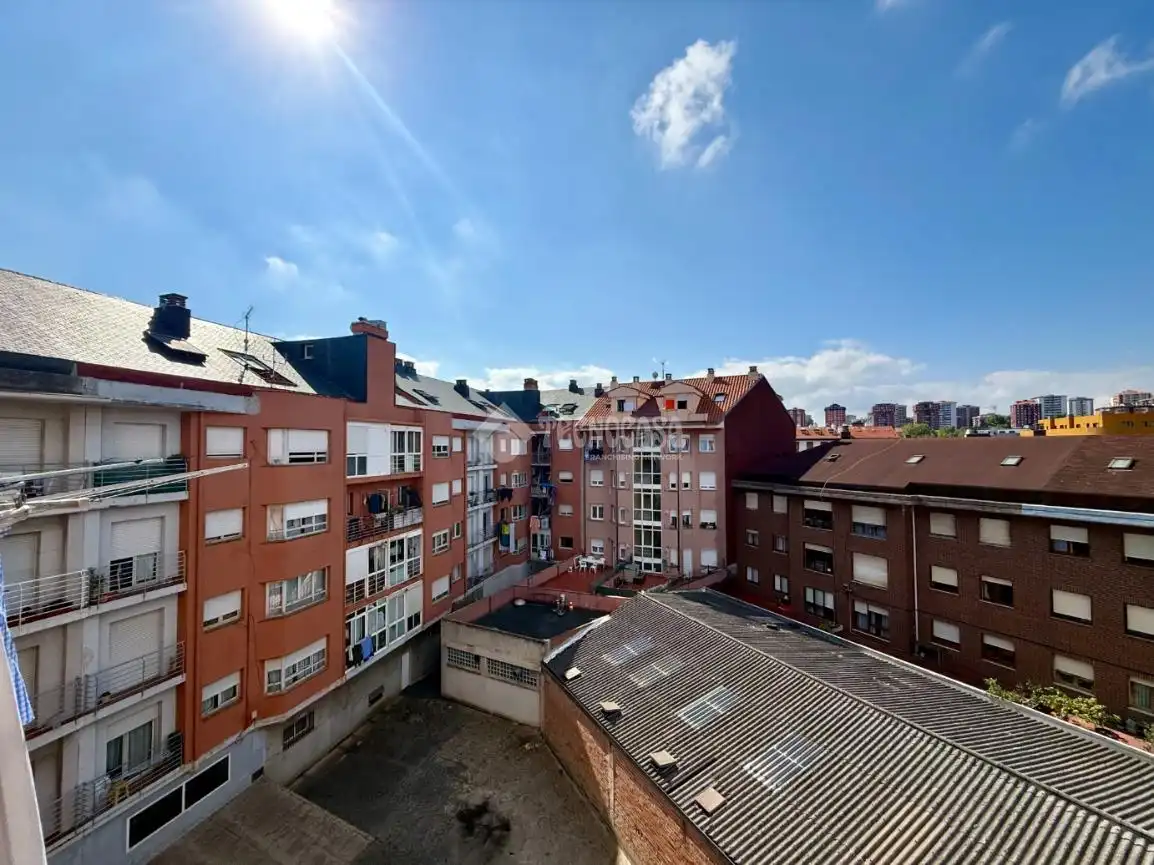 Vista exterior de Pis en venda en Santander amb Balcó
