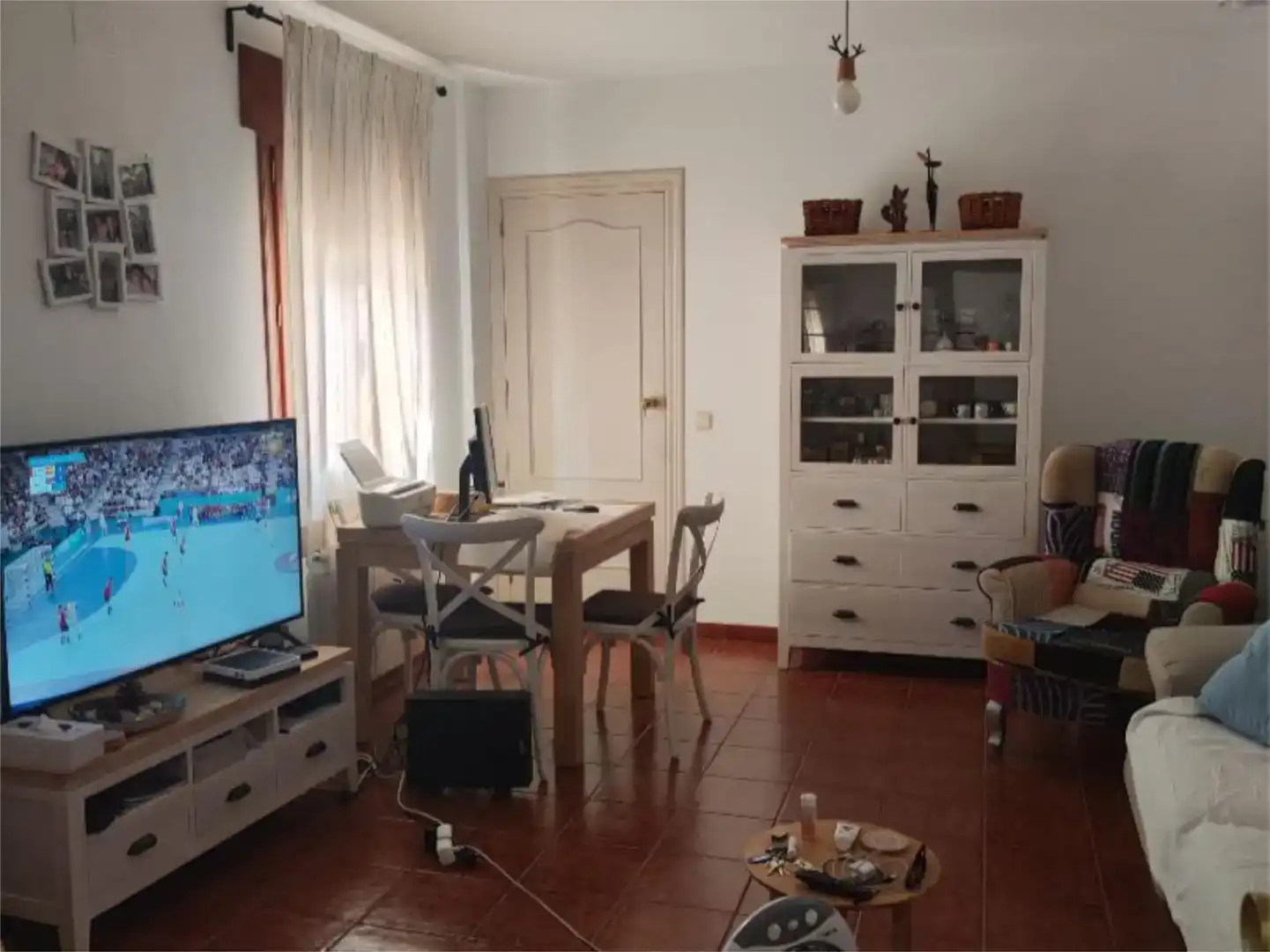 Sala d'estar de Casa adosada en venda en Alarcón