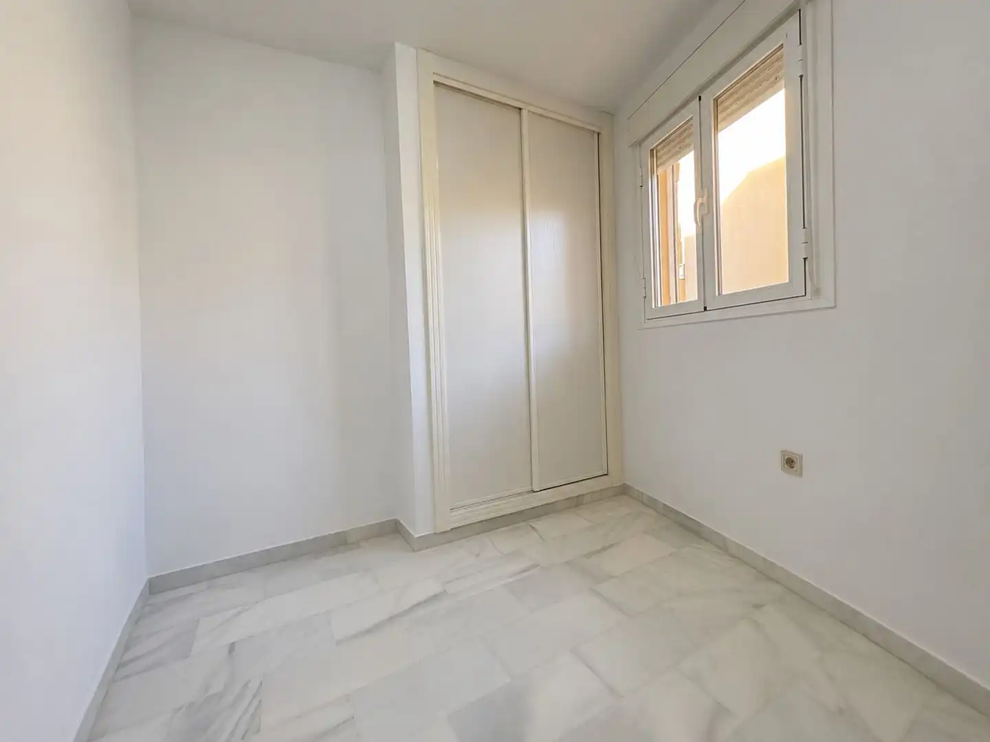 Bedroom of Flat for sale in El Puerto de Santa María  with Air Conditioner, Terrace and Community pool