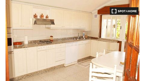 Photo 3 of Room in Cabral - Candeán, Vigo