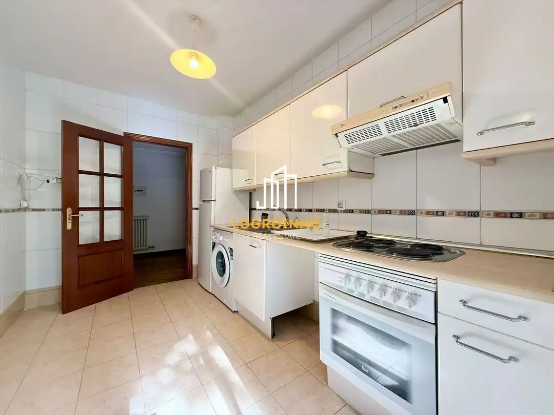 Kitchen of Flat for sale in  Logroño  with Heating, Storage room and Balcony