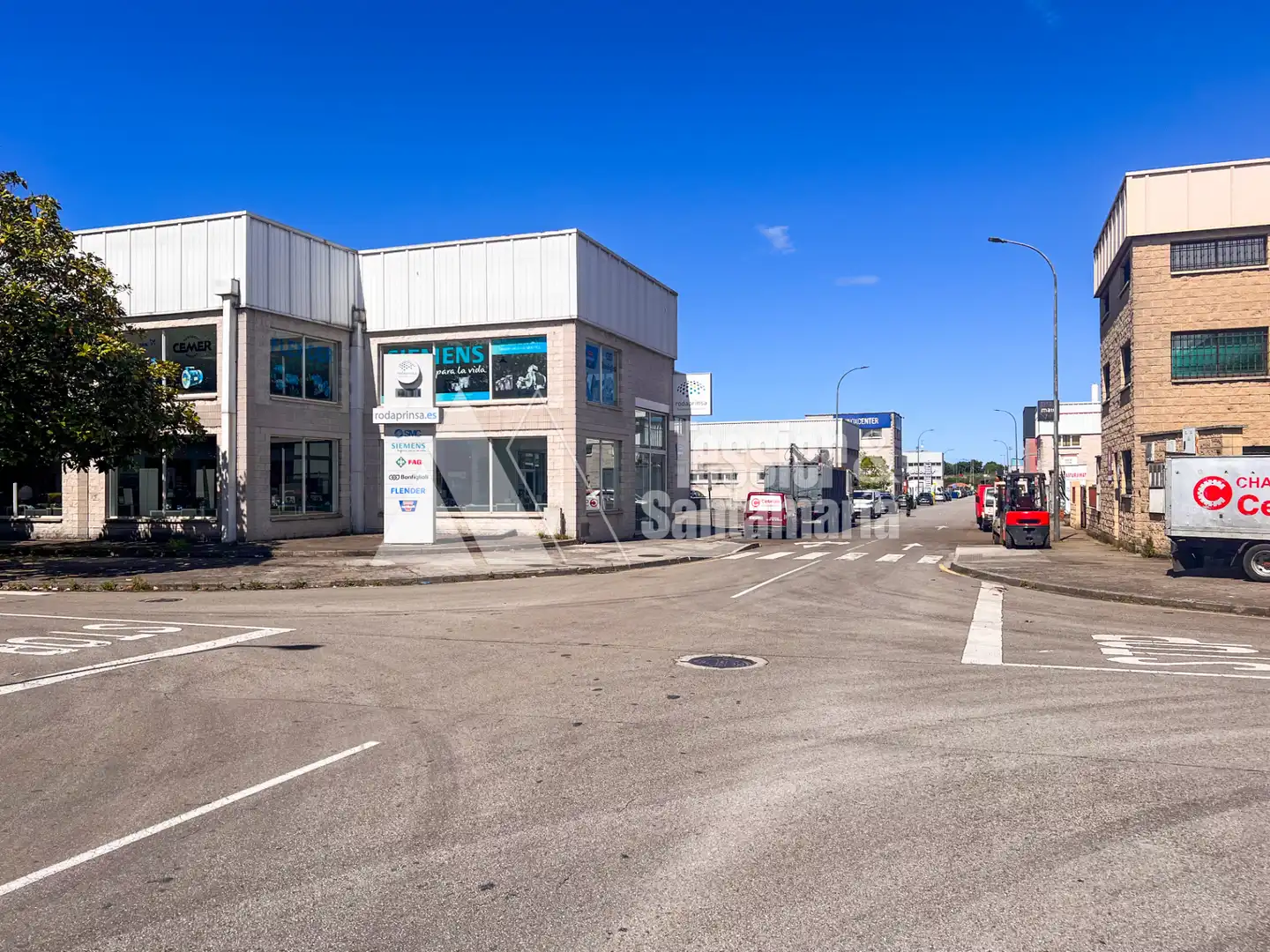 Außenansicht von Fabrikhallen zur Miete in Gijón 