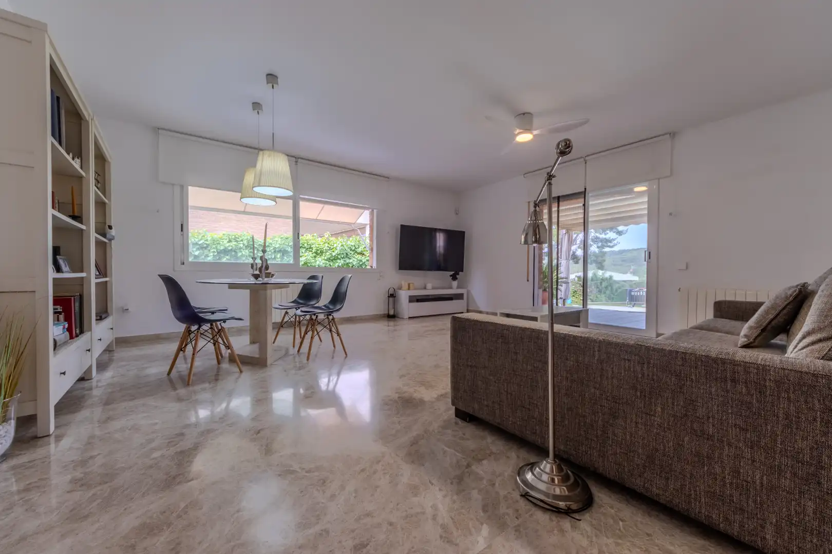 Sala d'estar de Casa o xalet en venda en Tarragona amb Jardí privat, Terrassa i Traster