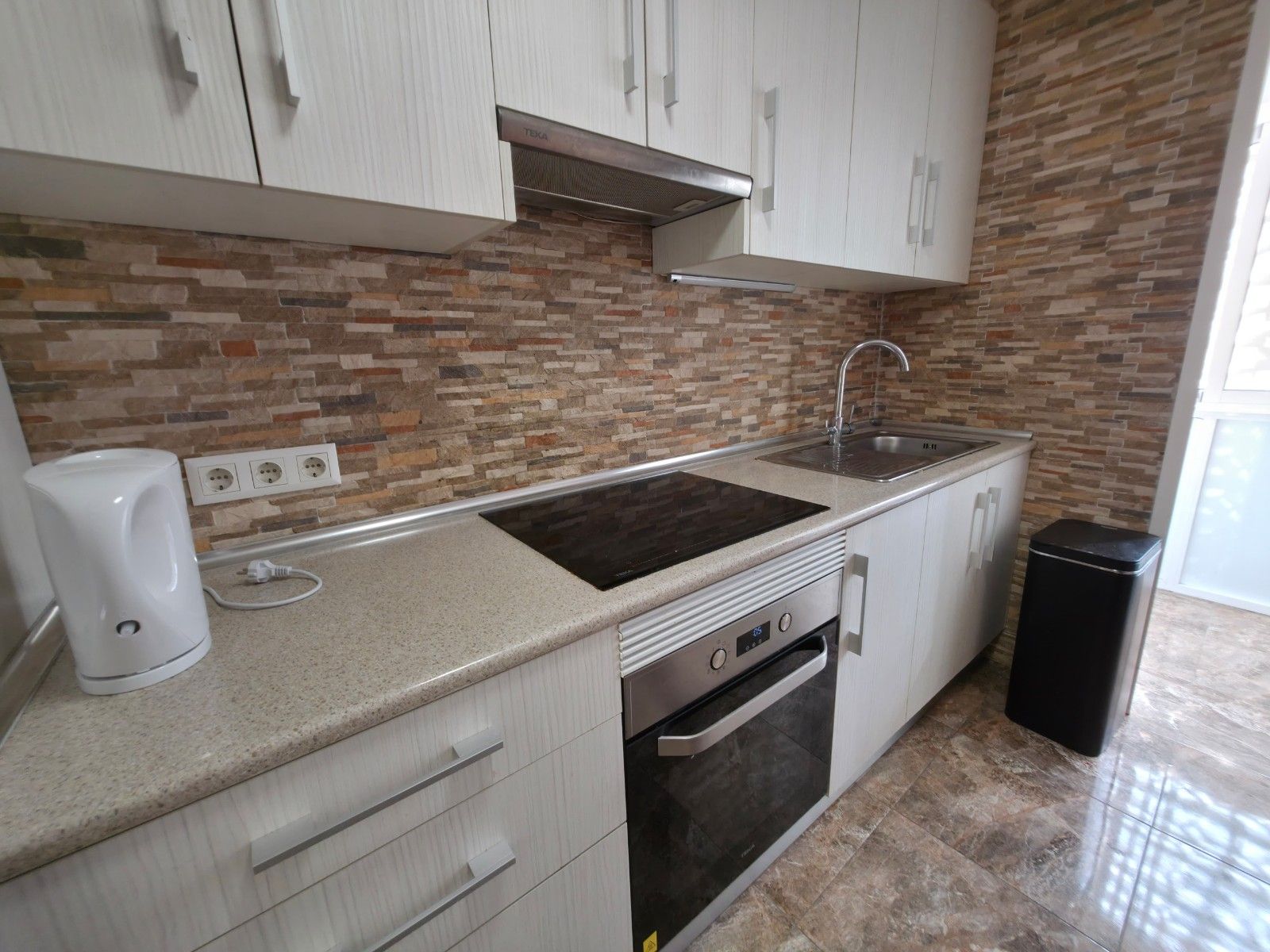 Kitchen of Flat for sale in Guardamar del Segura  with Terrace, Furnished and Oven