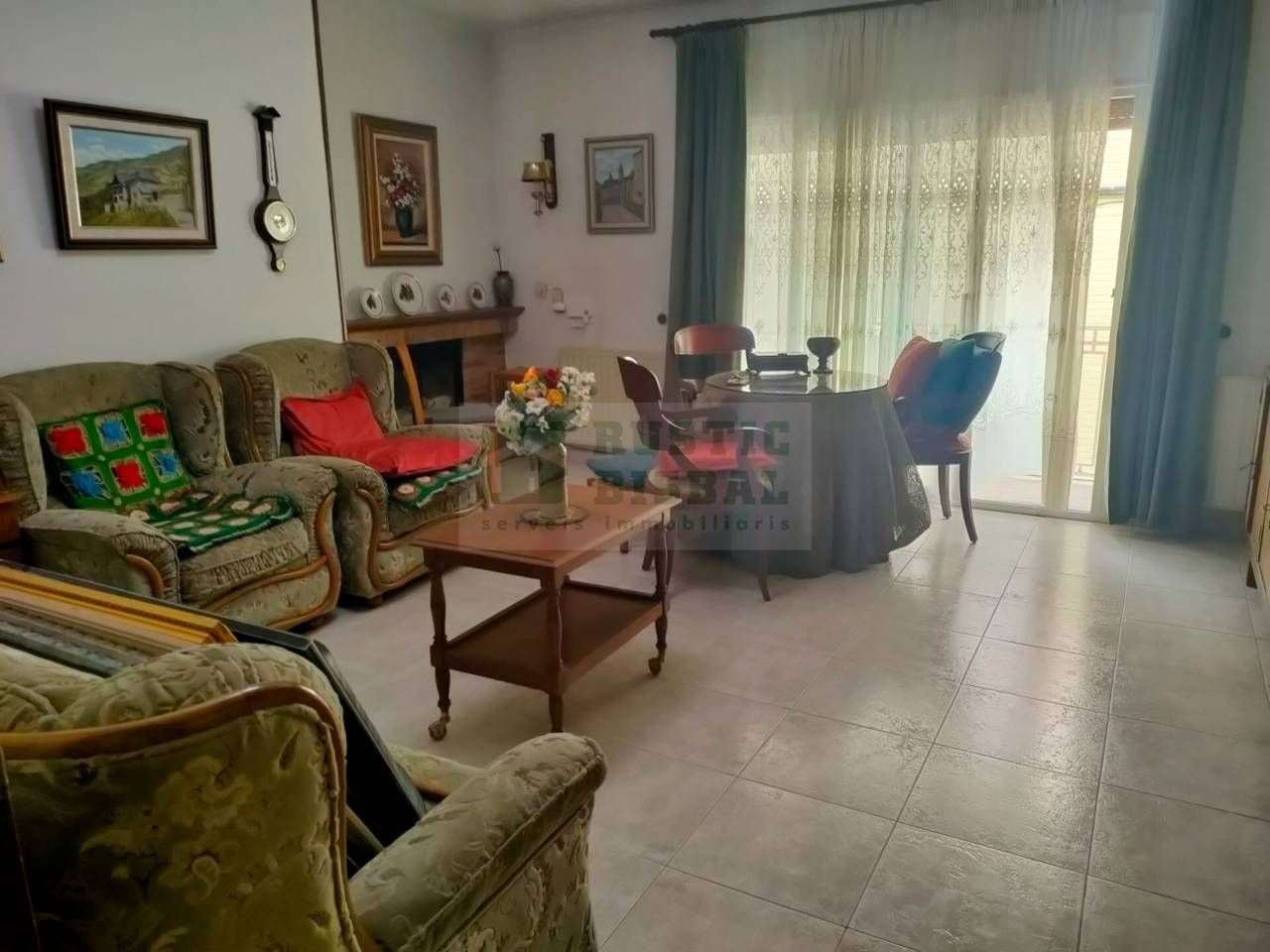Sala d'estar de Pis en venda en La Bisbal d'Empordà amb Calefacció i Balcó