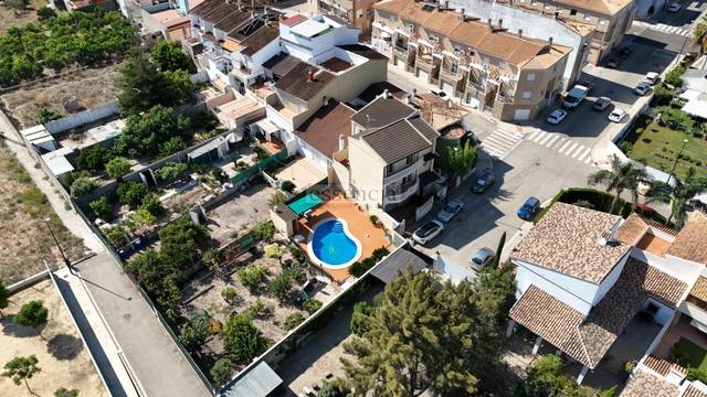 Casa-chalet en Venta en Palmera