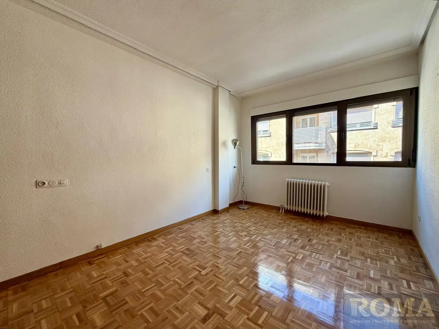 Bedroom of Flat for sale in Salamanca  with Heating, Parquet flooring and Balcony