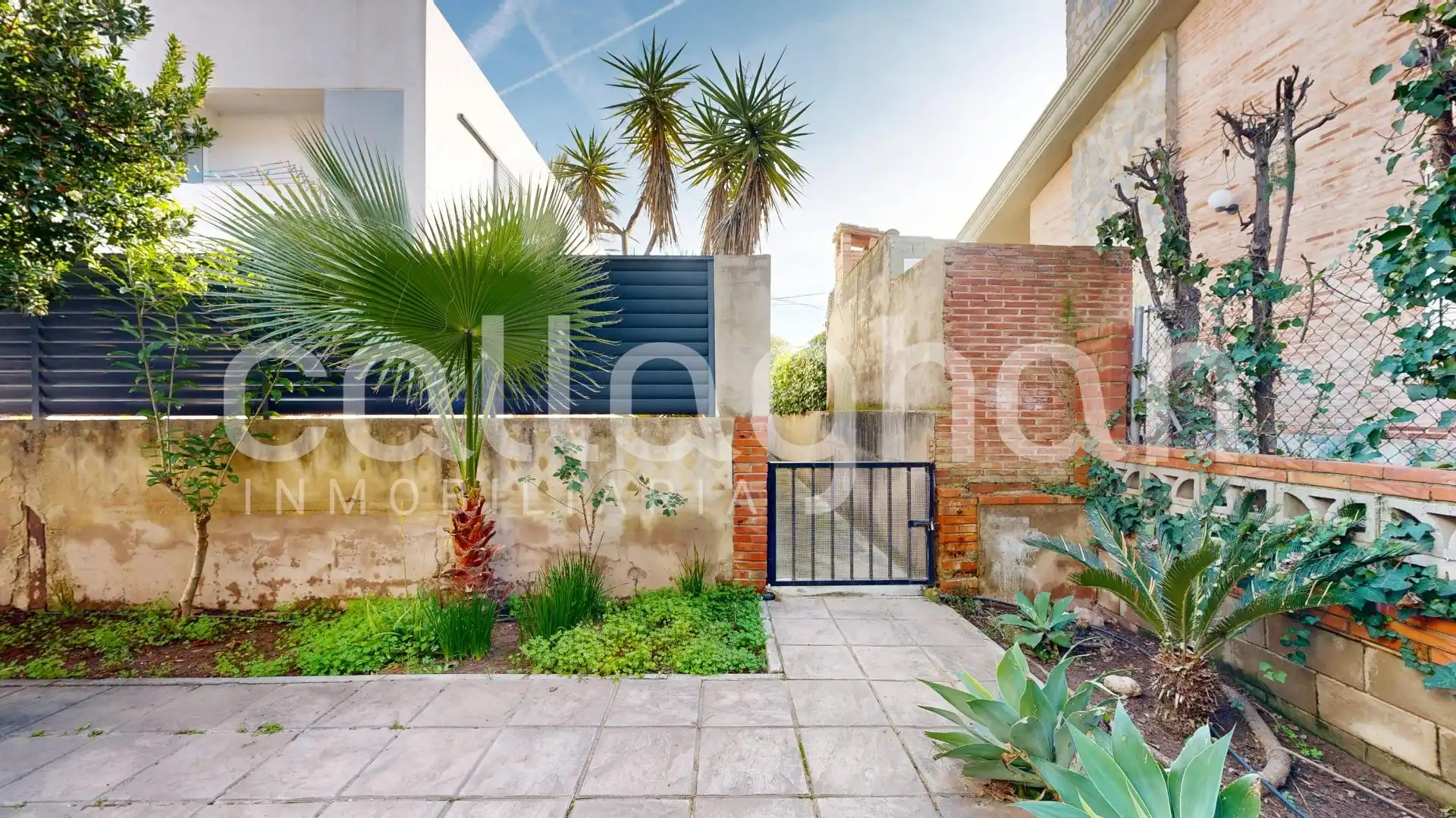 Vista exterior de Casa o xalet en venda en Sagunto / Sagunt amb Aire condicionat, Calefacció i Jardí privat