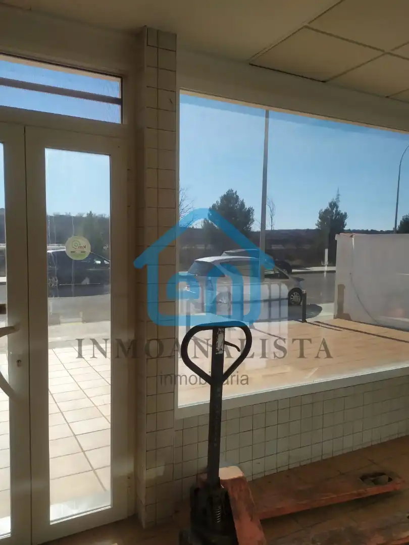 Vista exterior de Nave industrial en venta en Utiel con Alarma