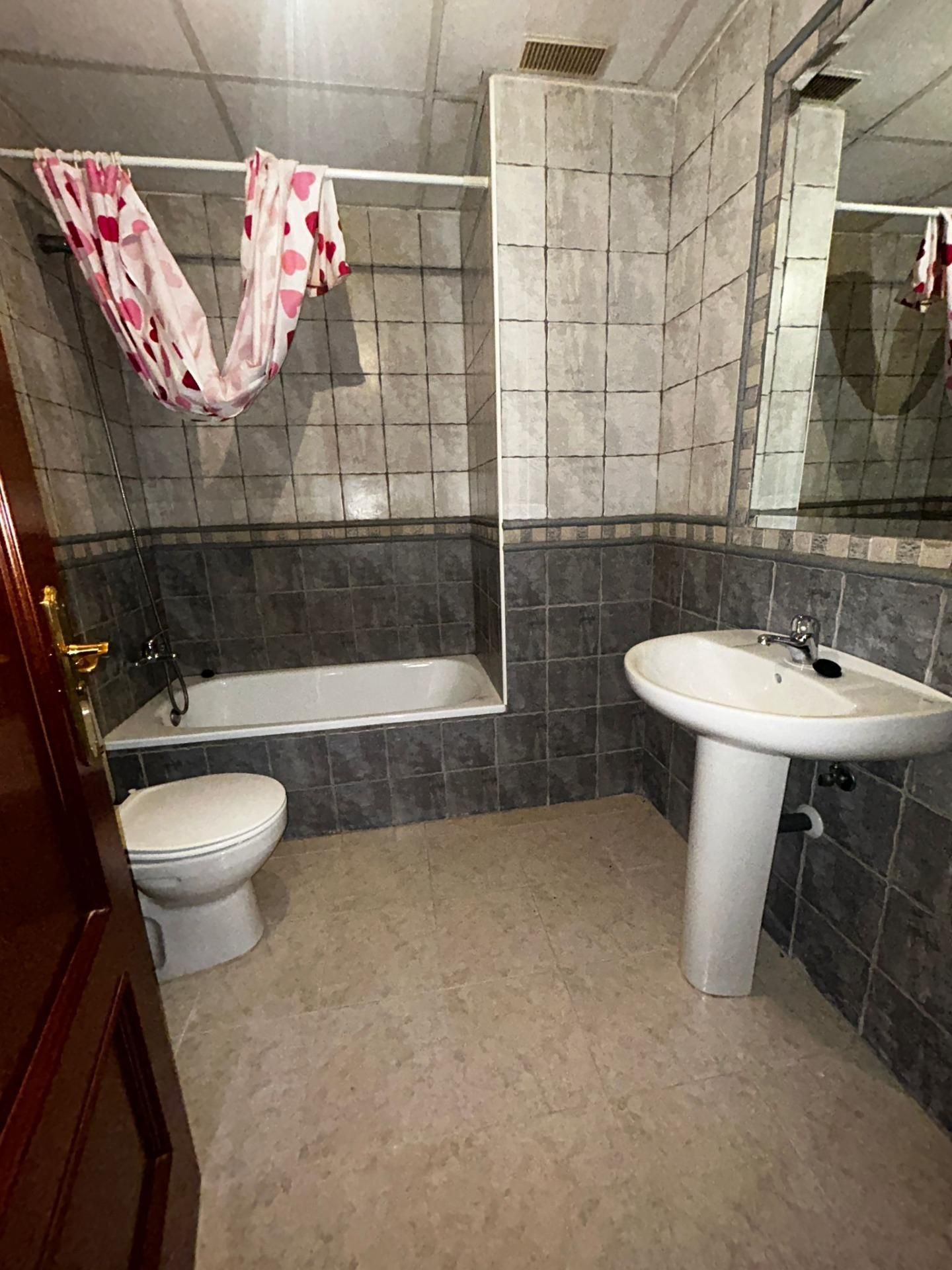 Bathroom of Flat for sale in  Córdoba Capital  with Air Conditioner and Parquet flooring