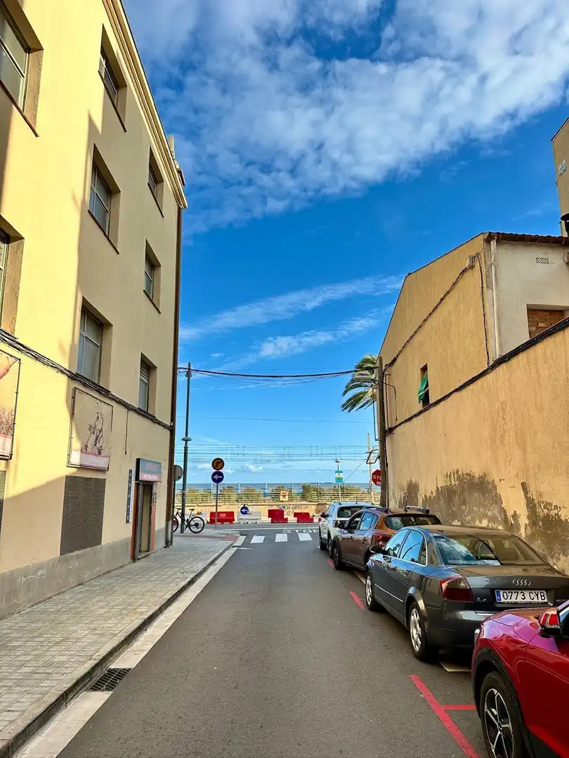 Vista exterior de Loft en venda en Montgat amb Aire condicionat i Moblat