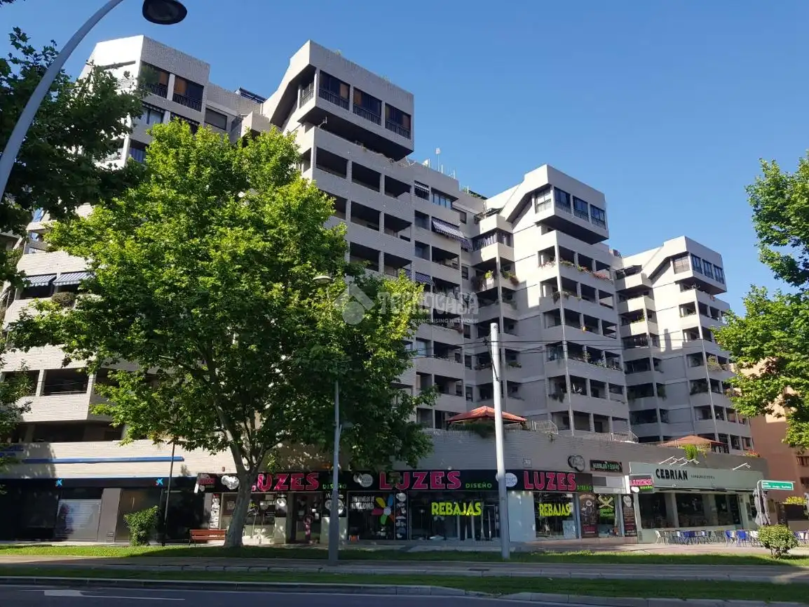 Vista exterior de Garatge en venda en Zaragoza