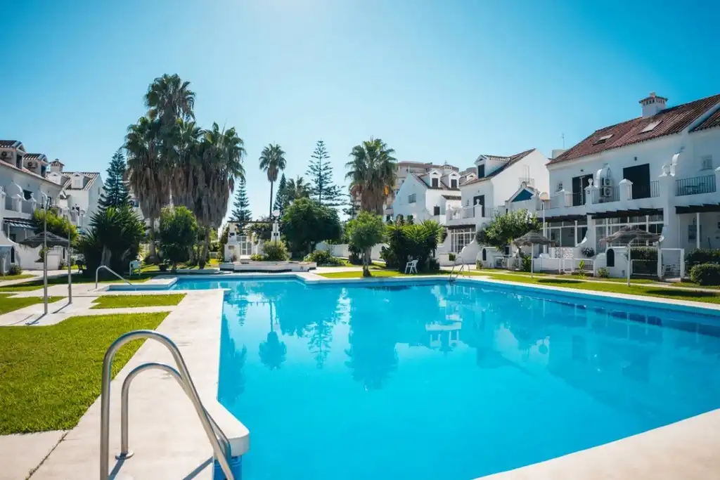 Schwimmbecken von Maisonette zum Verkauf in Fuengirola mit Klimaanlage, Terrasse und Schwimmbad