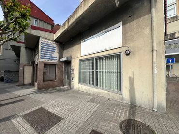 Locale commerciale in affitto a Rúa General Rubín