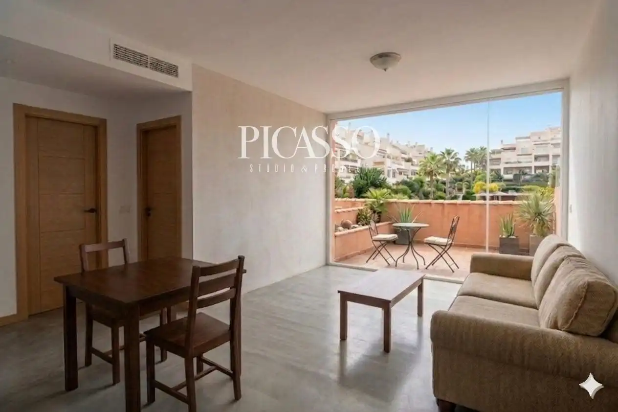 Flat with pool for sale in Santangelo