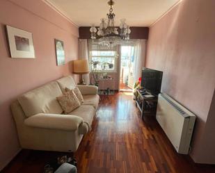 Sala d'estar de Apartament en venda en A Coruña Capital  amb Calefacció, Parquet i Moblat
