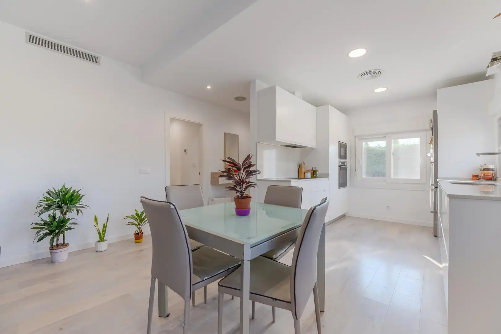 Comedor de Casa o chalet en venta en Bàscara con Aire acondicionado, Jardín privado y Parquet
