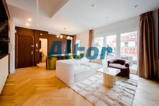 Ático en Alquiler en DE ALCALA en Cortes - Huertas