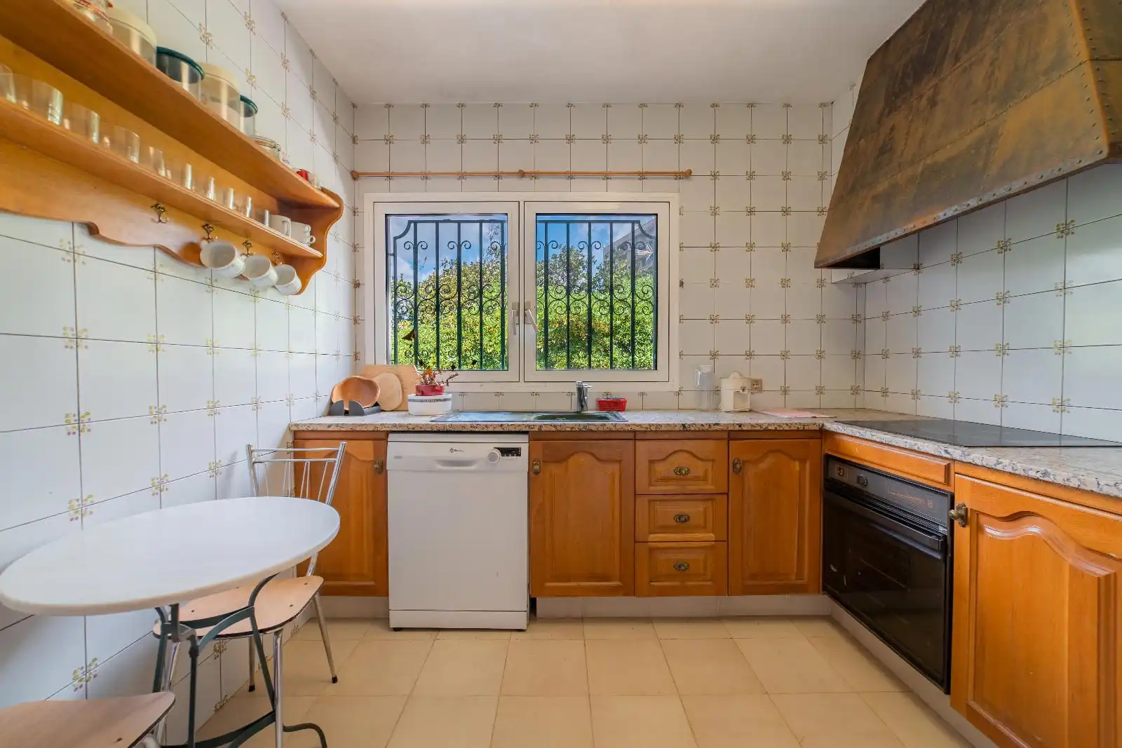 Cuina de Casa o xalet en venda en Calonge i Sant Antoni amb Calefacció, Jardí privat i Terrassa