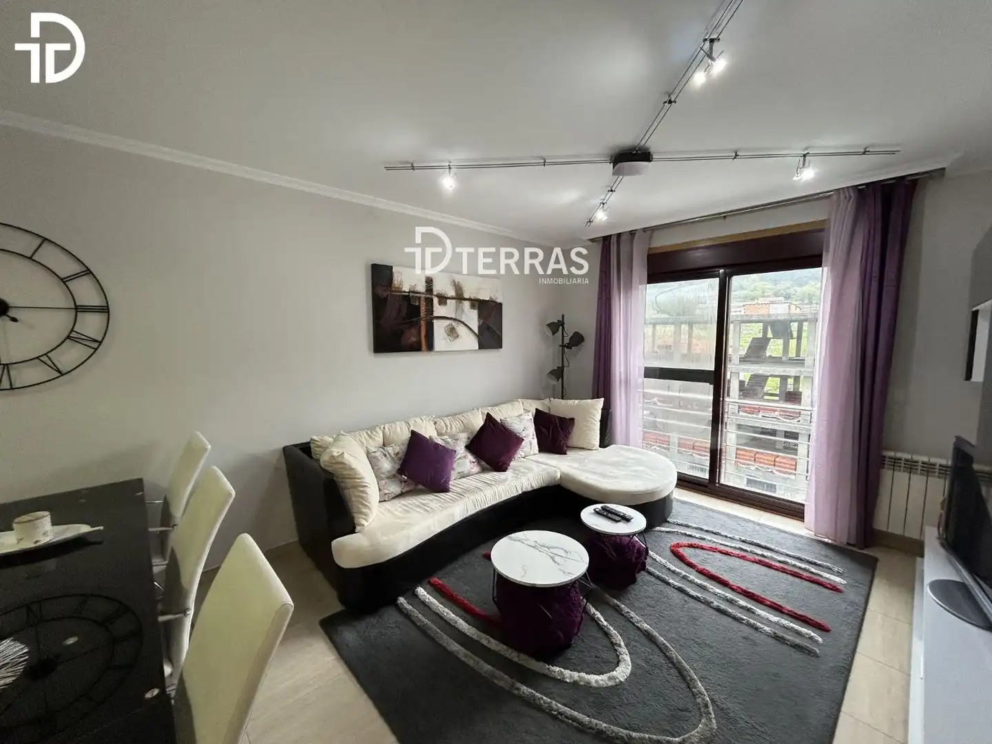Sala de estar de Piso en venta en Poio con Calefacción, Trastero y Amueblado