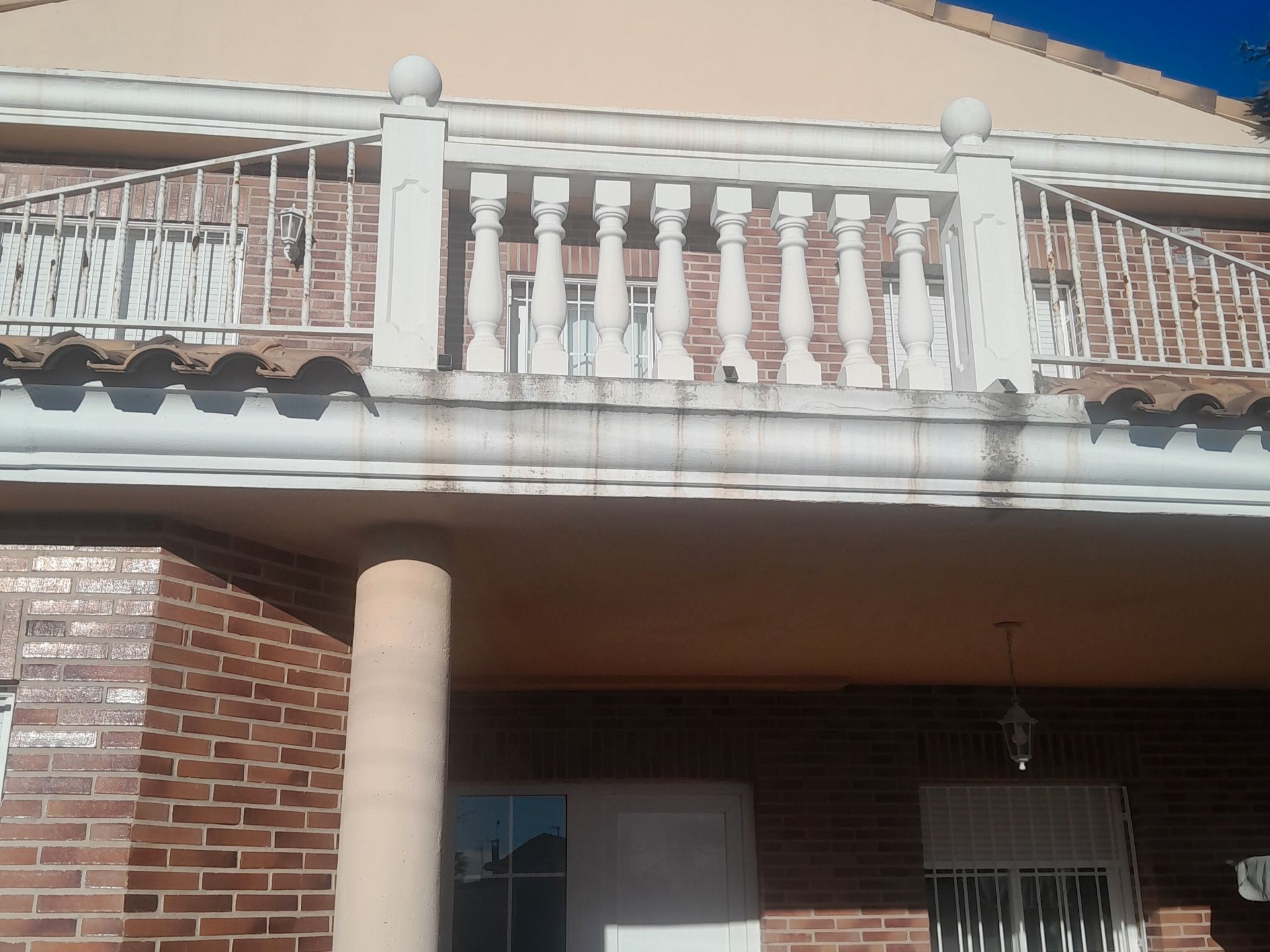 Exterior view of Single-family semi-detached to rent in La Pobla de Vallbona  with Air Conditioner, Heating and Private garden