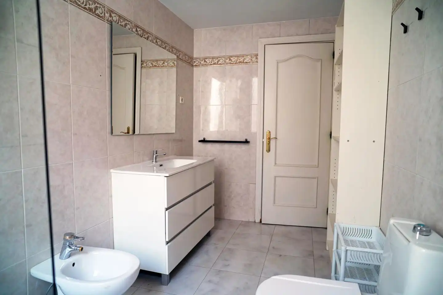 Baño de Apartamento de alquiler en Madrid con Aire acondicionado, Calefacción y Parquet