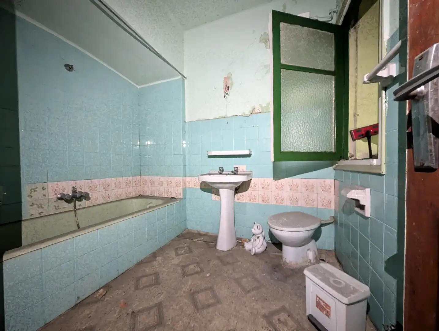 Bathroom of Flat for sale in San Martín del Rey Aurelio  with Heating, Terrace and Storage room