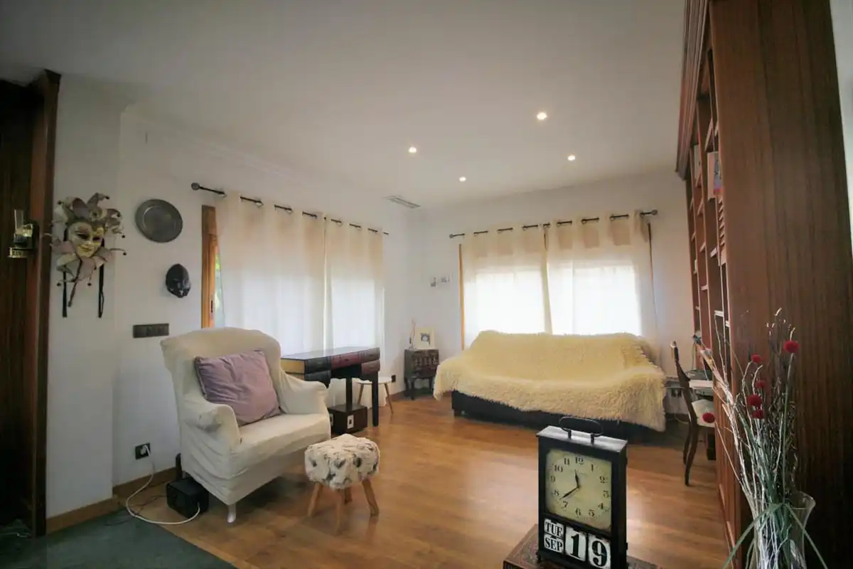 Chalet con piscina en venta en Avenida Manuel Mena Palma 50, imagen 2