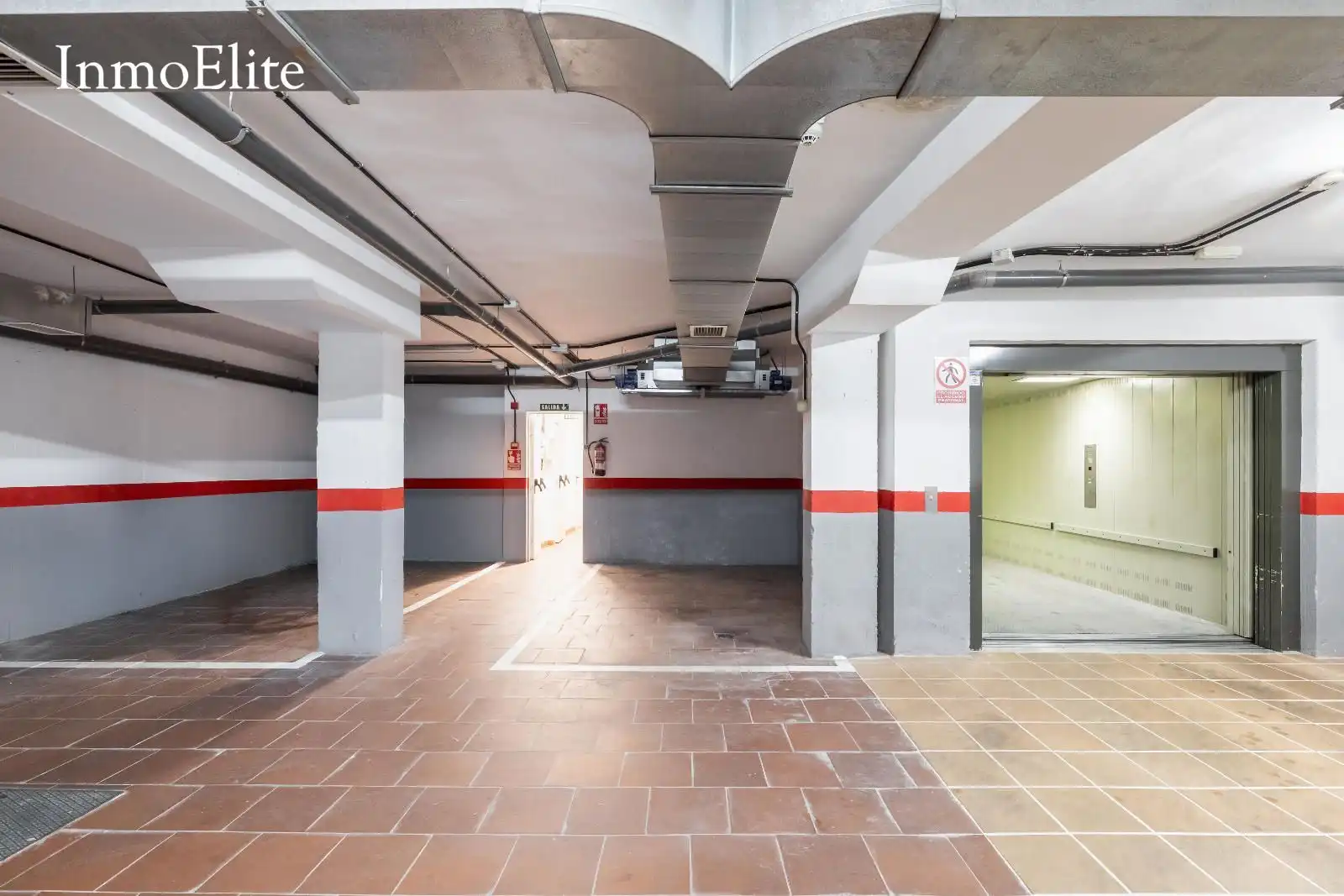 Parking de Piso en venta en Madrid con Calefacción, Trastero y Horno