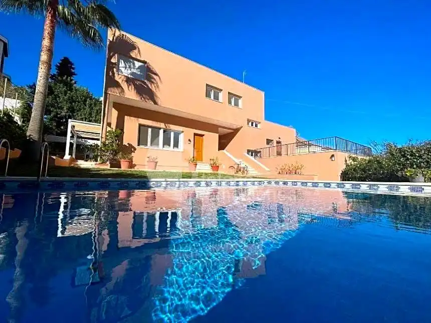 Piscina de Casa o xalet en venda en Málaga Capital amb Aire condicionat, Jardí privat i Terrassa