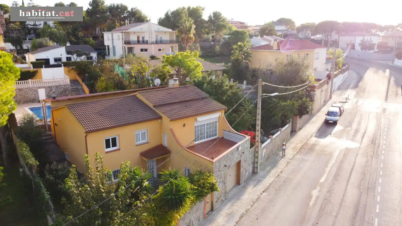 Vista exterior de Casa o xalet en venda en Sant Pere de Ribes amb Aire condicionat, Calefacció i Jardí privat