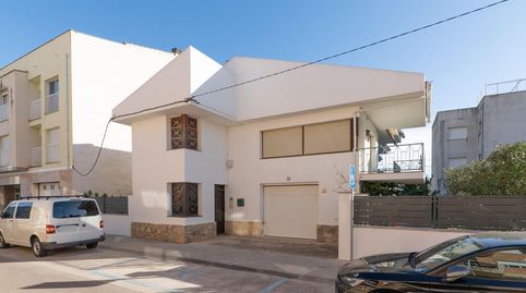 Amplia casa con elevador, calefacción por radiadores, almacén y gran parcela