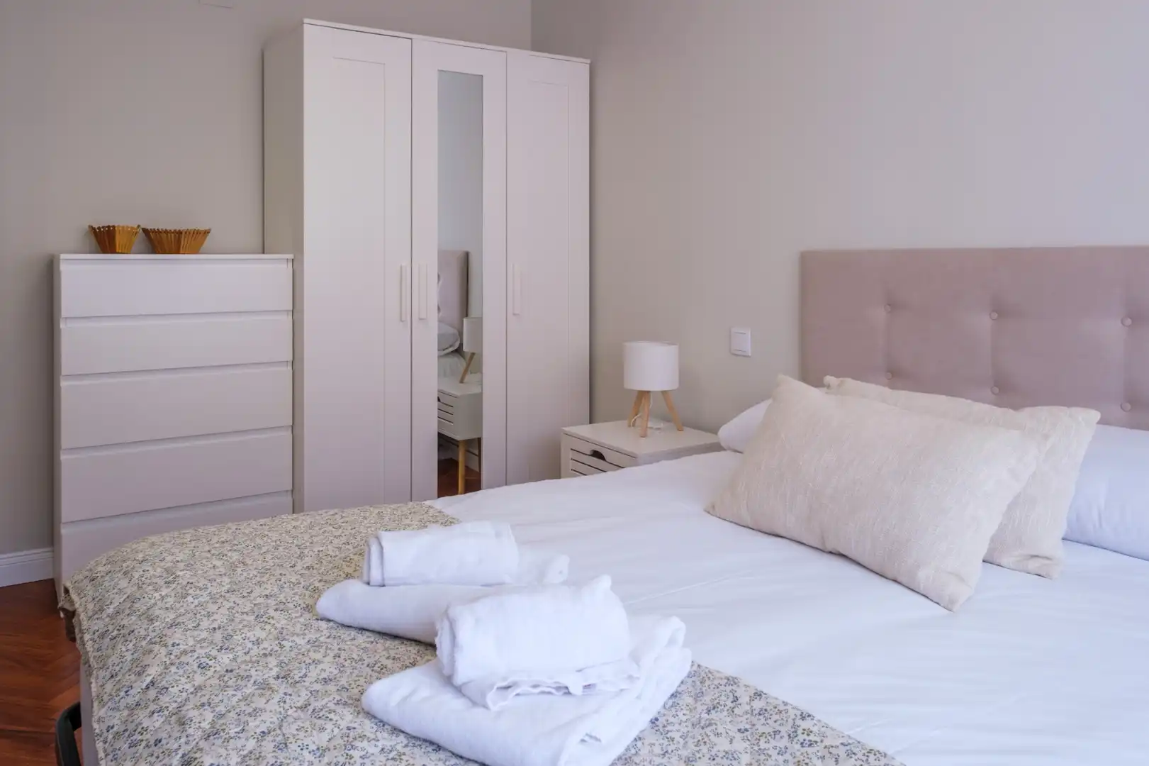 Bedroom of Flat for rent in Zaragoza  with Air Conditioner and Furnished