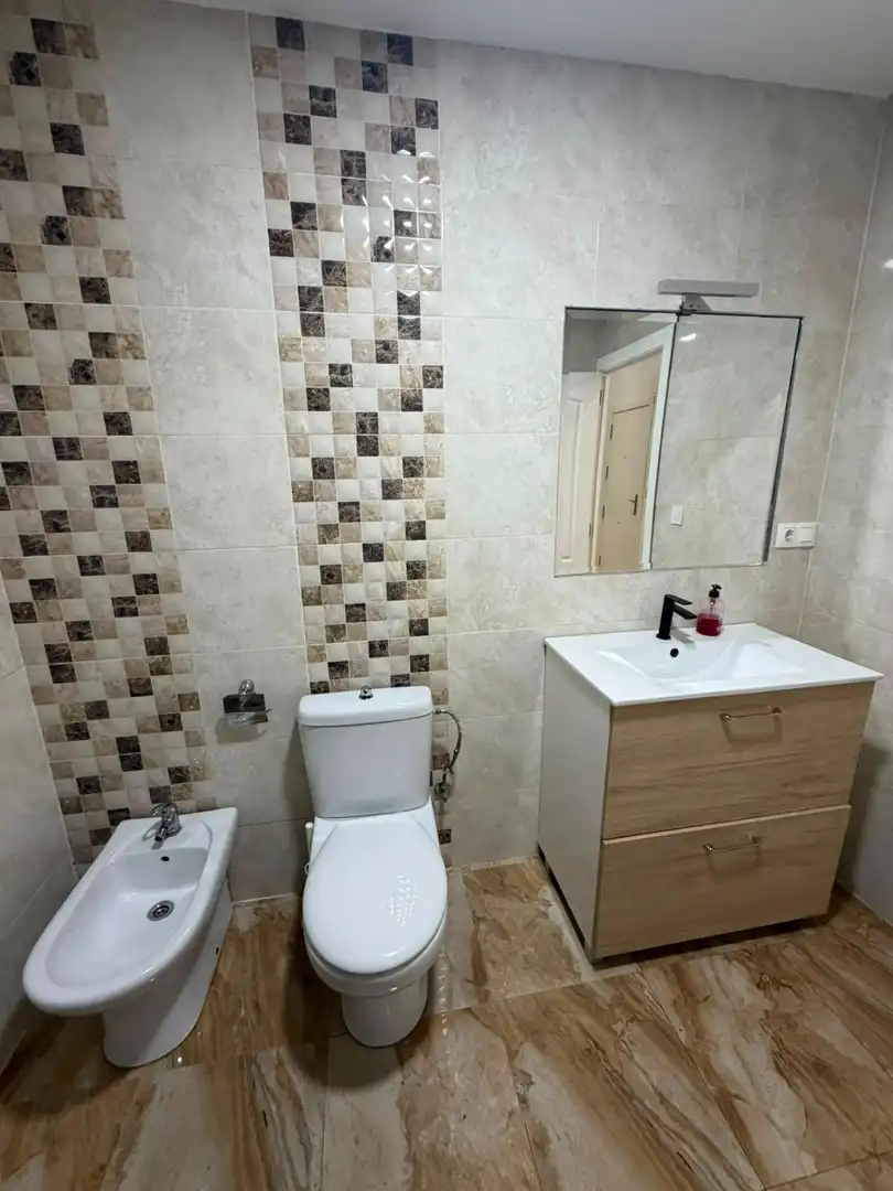 Baño de Planta baja de alquiler en Alicante / Alacant con Aire acondicionado, Calefacción y Amueblado