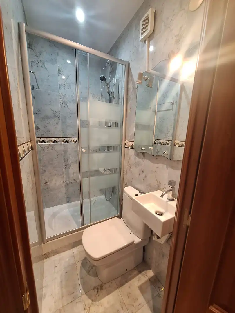 Baño de Piso en venta en Lleida con Calefacción, Parquet y Trastero