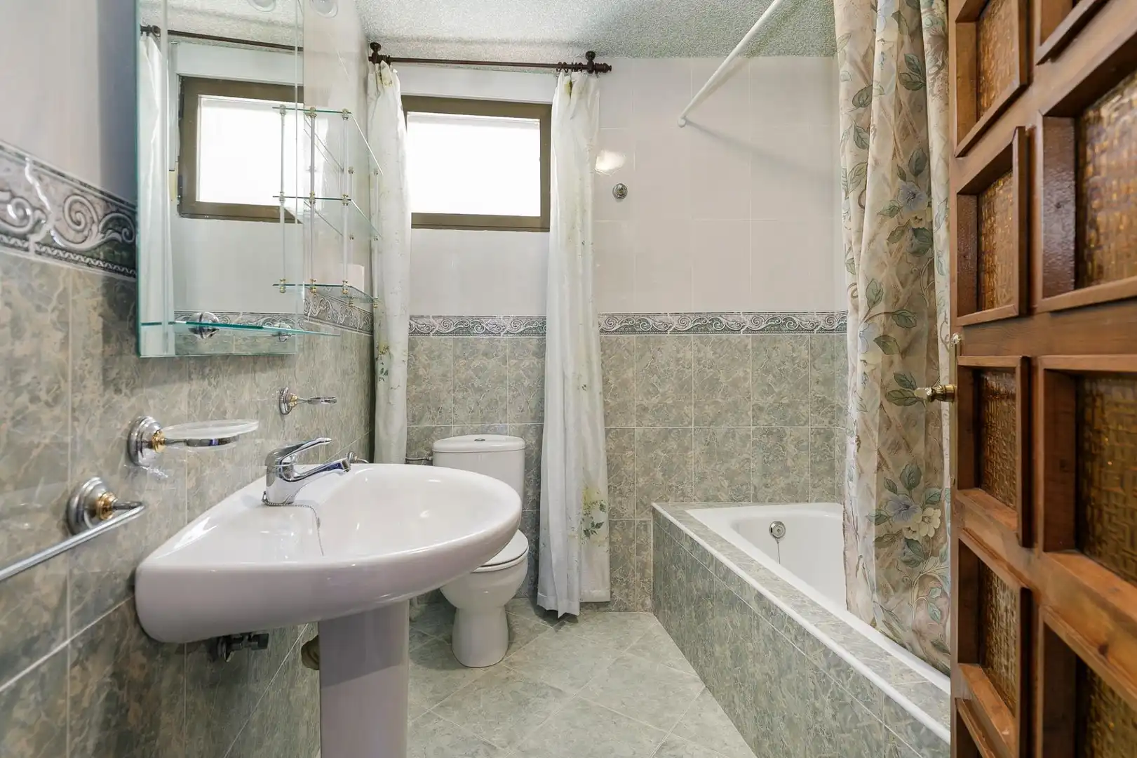 Bathroom of Houses for sale in Almuñécar  with Air Conditioner, Private garden and Terrace