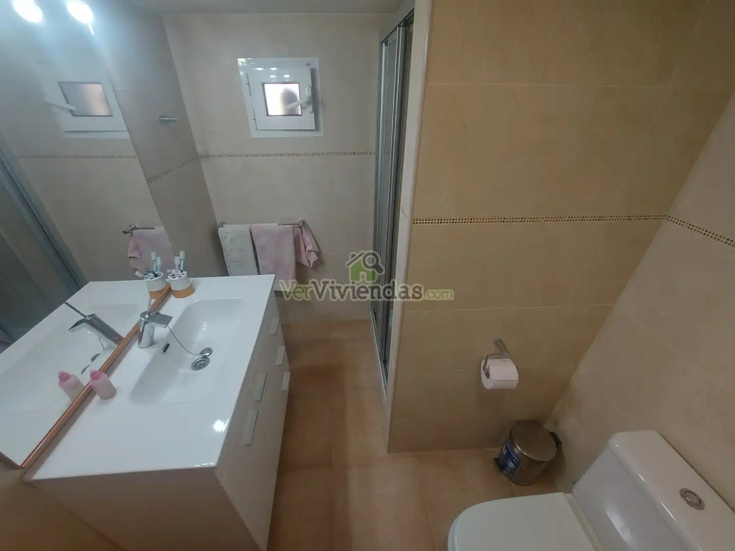 Baño de Casa o chalet en venta en Sant Llorenç d'Hortons con Jardín privado, Terraza y Piscina
