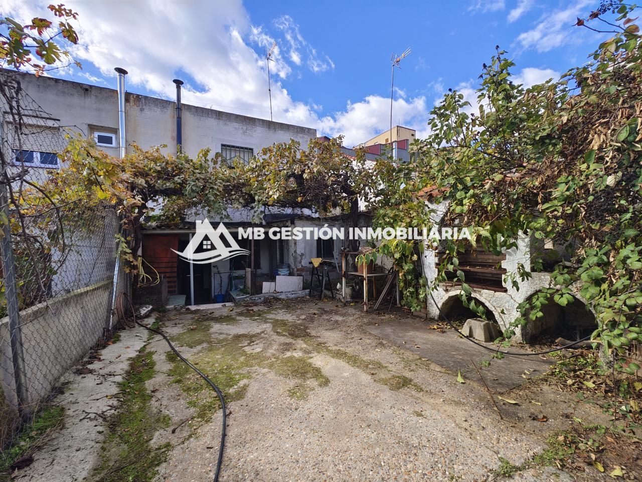 Exterior view of Single-family semi-detached for sale in Fuenlabrada  with Private garden and Terrace