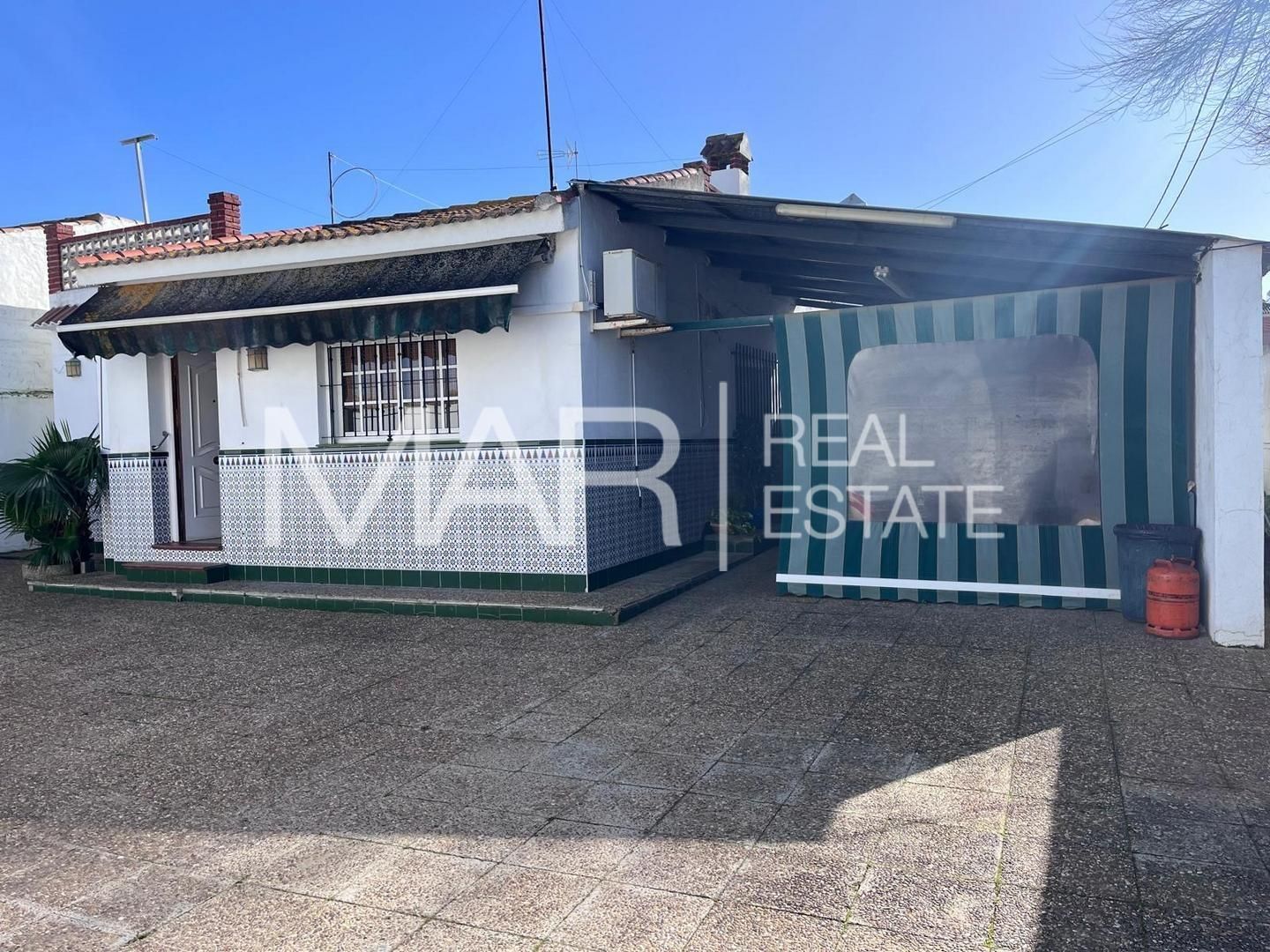 Vista exterior de Casa o xalet en venda en Chiclana de la Frontera