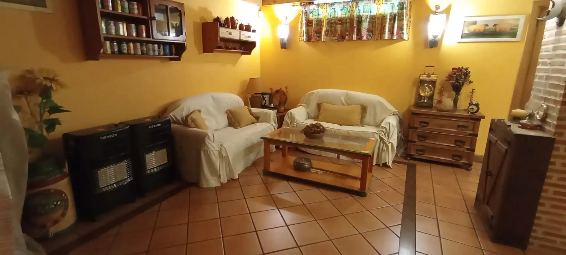 Sala d'estar de Casa adosada en venda en Simancas amb Calefacció, Jardí privat i Parquet